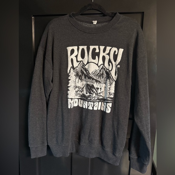 Tops - Rocky Mountains Graphic Pullover